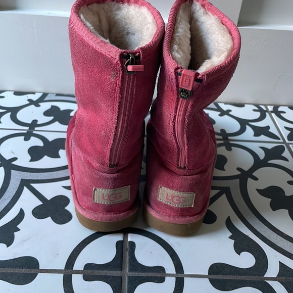 Very Well Loved Girls Ugg Boots - Picture 3 of 7